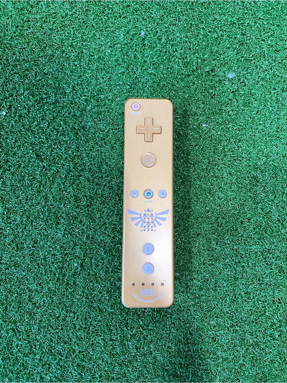 Nintendo Wii Remote Controller - Gold Zelda Edition
(May 026)